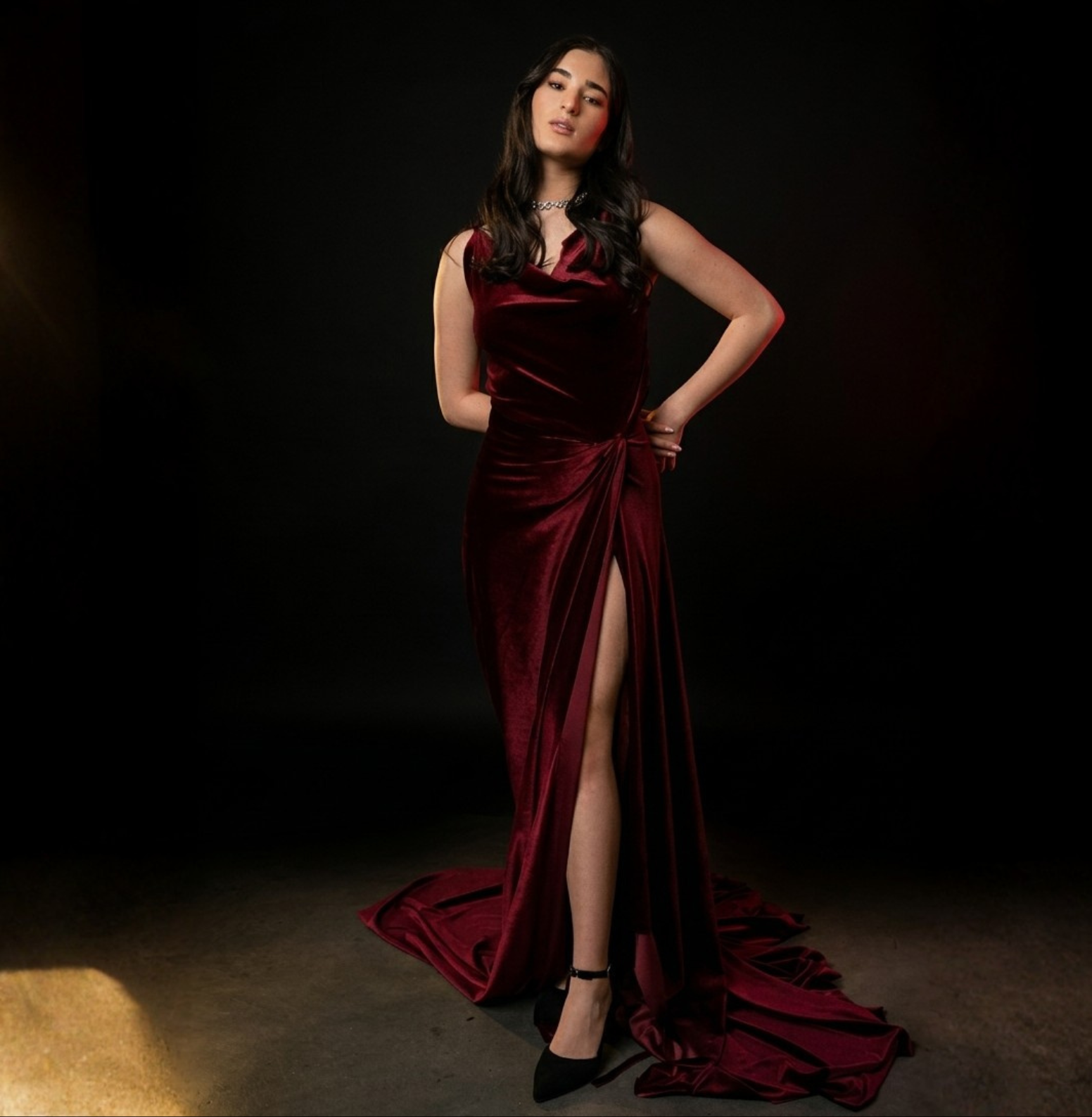 שמלת ערב אדומה — עבודת תלמידה